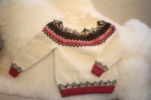 STRIKKEPAKKE BARN ROSA OG BRUN