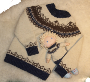 STRIKKEPAKKE VOKSEN BRUN OG BLÅ